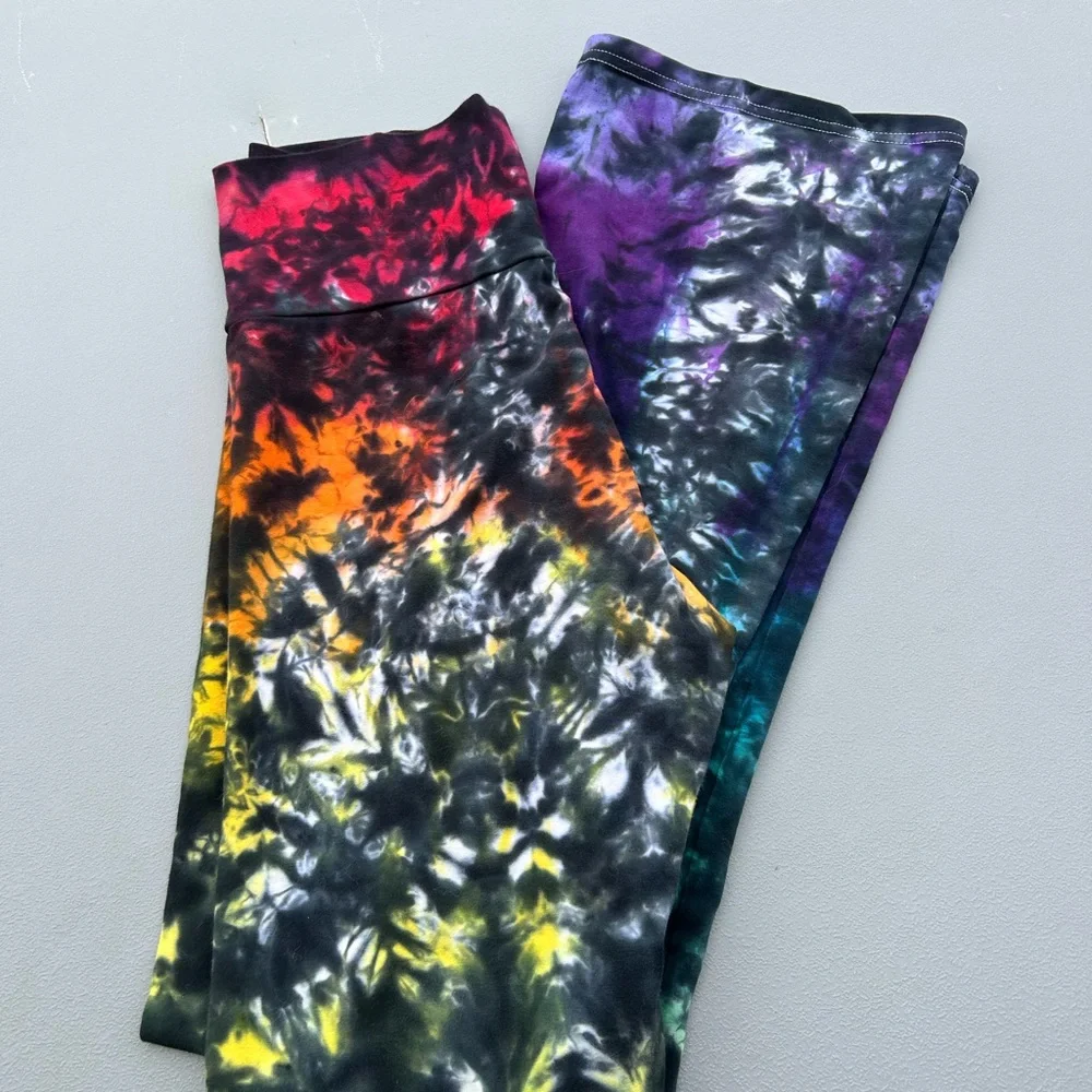 American Apparel Red and Black Tie-Dye Leggings - Picture 1 of 8